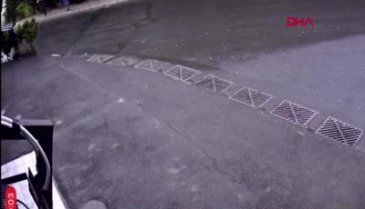 Sürücü, kayganlaşan yolda motorun hakimiyetini kaybetti