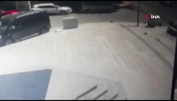 Kaza yapan otomobilde sıkışan sürücü itfaiye ekipleri tarafından kurtarıldı