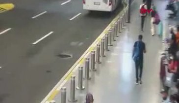 İstanbul Havalimanı'nda hırsızlık 15 saniye, yakalanmaları 3 dakika sürdü
