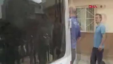 Bursa'da komşu ailelerin bıçaklı park yeri kavgası: Çok sayıda yaralı var