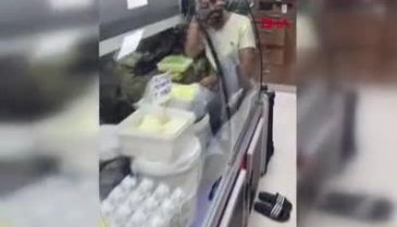 Pes! Gıda ürünlerinin bulunduğu dolaba girdi!