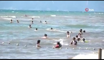 Bursalılar pazar gününde denize akın etti