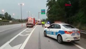 Taksi yol ayrımındaki bariyerlere çarptı: 2 ölü, 5 yaralı