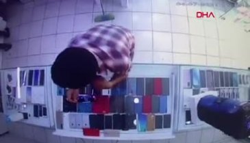 İnceleme bahanesiyle selfie çekince kanıt oldu!
