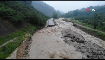 Sel felaketi yolu böyle aldı, götürdü