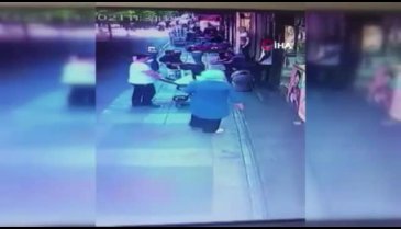 Merdivene çıkmaya çalışınca bebeğini düşürdü