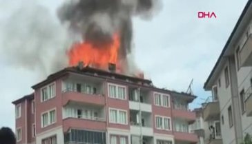 Bursa'da 5 katlı binanın çatısı alev alev yandı