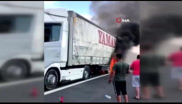 Bursa'da mısır yüklü tır otobanda alev aldı!