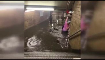 Metro istasyonları su altında kaldı