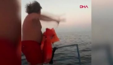 Tekne alabora olunca, zor kurtuldular