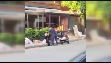Sancaktepe'de sokak ortasında annesini darp etti!