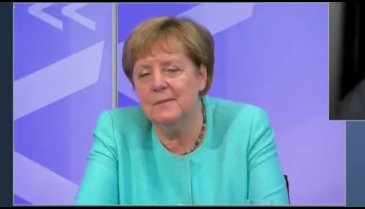 Merkel'in zor anları! Gözlerini açamadı