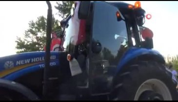 Bursa'da traktör sünnet arabasını görenler hayrete düştü