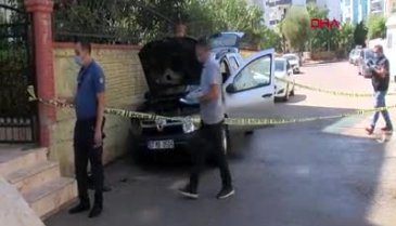Antalya'da sevgilisinin otomobilini kundakladı!