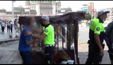 Taksim'de sokak ortasında taciz iddiası ortalığı karıştırdı!