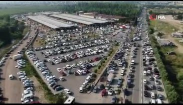 Bursa'da kilometrelerce araç kuyruğu! Oto pazarı değil, kurban pazarı