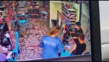 Kasiyer 'Orkid var' dediği için müşterinin saldırısına uğradı