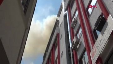 Bursa'da iş merkezinde çıkan yangında mahsur kalan kedileri itfaiye kurtardı