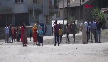 Yabancı uyruklu çocuklar taş atınca kavga çıktı!
