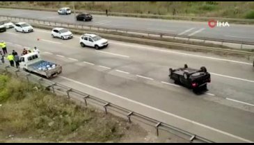 Bursa'da kamyonet ile çarpışan otomobil takla attı: 4 yaralı