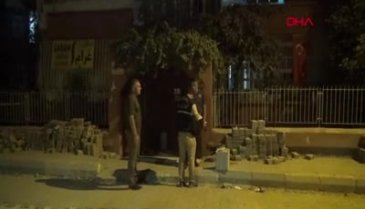 Para vermedi diye ailesini vurdu!