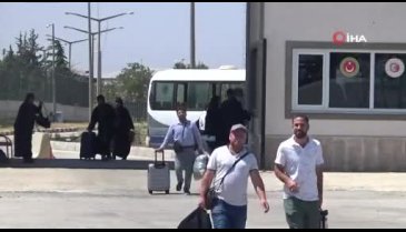 Bayram bitti Suriyelilerin Türkiye'ye geri dönüşleri başladı
