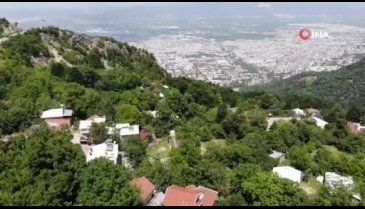 Bursa'da şehrin sıcağından kaçıp 10 dakikada 6 derece serinliyorlar