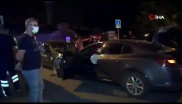 Bursa'da şerit ihl&acirc;li yapan sürücü, karşı yönden gelen otomobile çarptı