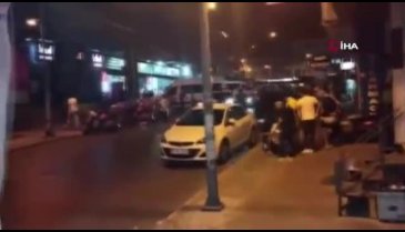 Trafik kazasını unutup silahlara sarıldılar!