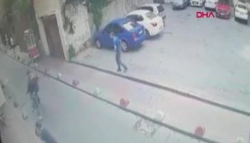 İstanbul Beyoğlu'nda 1 kişinin öldüğü silahlı kavga kamerada