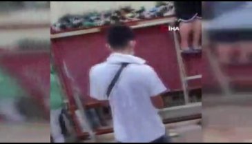 Filipinler'de vatandaş Covid-19 aşı merkezlerine hücum etti