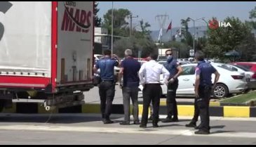 Bursa'da fabrikaya mal getiren tırın dorsesinden 2 mülteci çıktı