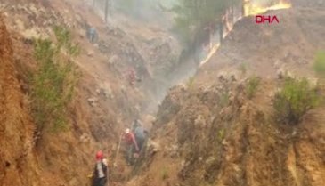 Muğla Köyceğiz'de 4 mahalledeki orman yangınlarını söndürme çalışmaları