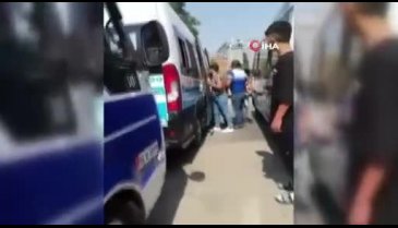 Bursa'da minibüsçülerin yolcu kavgasında sopalar konuştu!