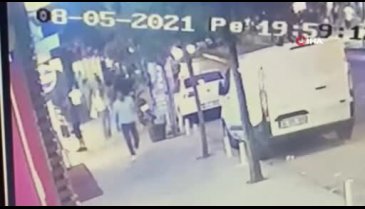 İzmarit kavgasında çakıyla kalbinden bıçakladı