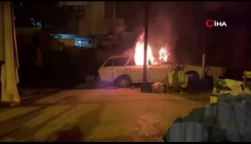Bursa'da bir otomobil mahallenin ortasında alev alev yandı