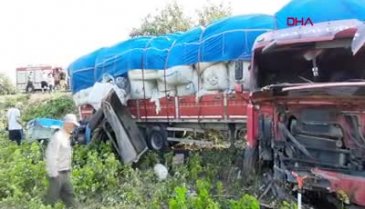 Bursa'da traktör ve tır çarpıştı