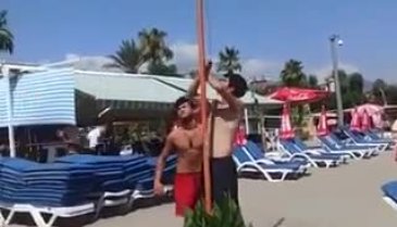 Antalya'da plaja Afganistan bayrağı çekildi!