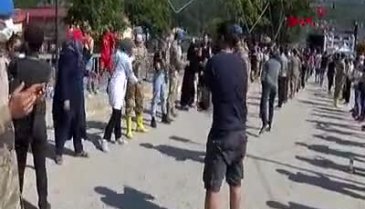 Sinop'ta sel bölgesinde insan zinciri!