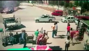 Akrabayla tartışma kötü sonlandı! Arabayla çarparak kaçtı