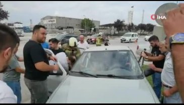 Bursa'da kaza sonrası araçta sıkışan sürücü oğlunu sayıkladı