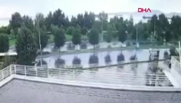İstanbul Kartal'da İETT otobüsü duraktaki bisikletlilere çarptı