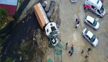 Ölüme ramak kala kurtuldu! Araç kullanılmaz hale geldi