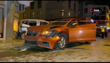 Bursa'da dükkanın önünde otururken kazada savrulan otomobilin altında kaldı, hayatını kaybetti