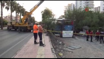 Yolcu otobüsü şarampole yuvarlandı! 33 kişi yaralandı