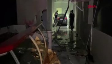 Bursa'da acemi sürücü iş yerine daldı