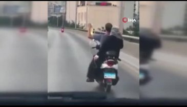 Kolunda serum takılı hasta, motosikletle seyahat etti