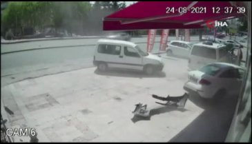 Ankara'da ani fren yapan araç caddeyi birbirine kattı