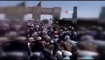 Afganistan'da vatandaşlar Pakistan sınırına akın etti