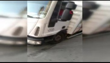 Bursa'da freni patlayan kamyon 3 aracı biçip eve çarptı!
